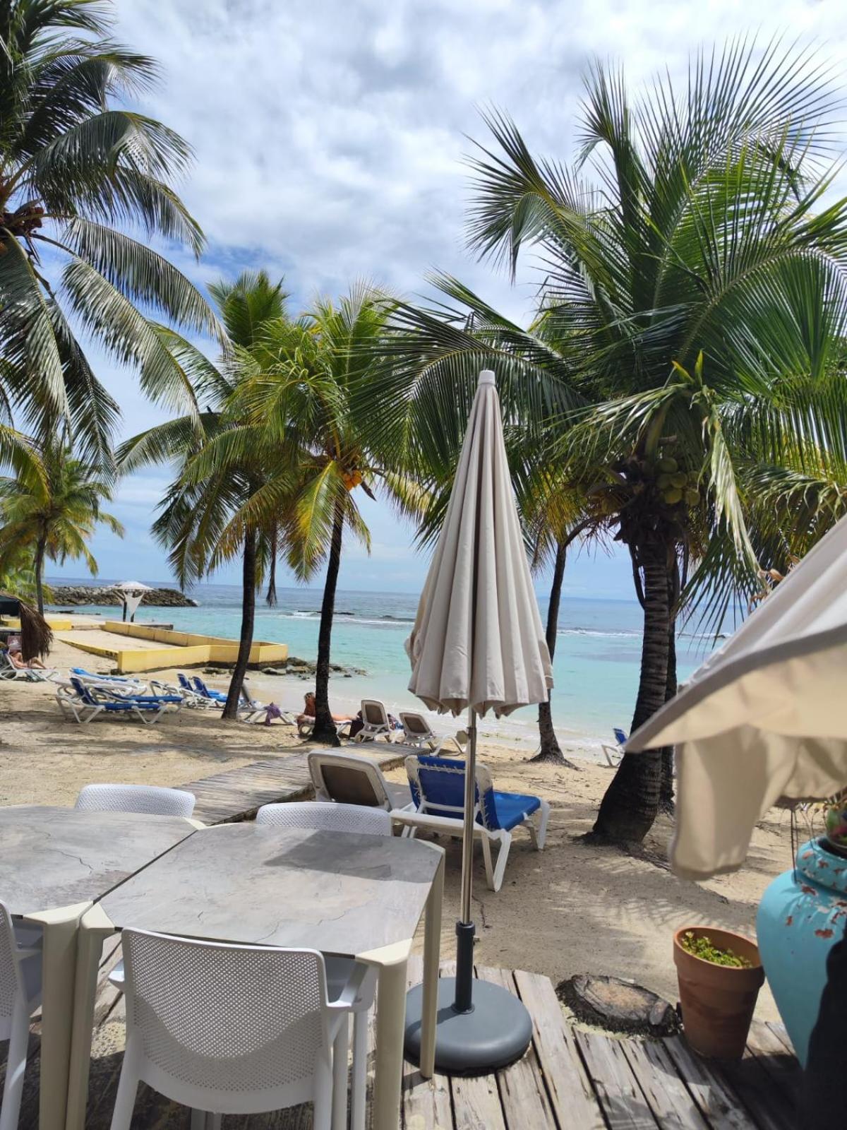 Studio Beachside Paradise Avec Citerne Tampon- Residence Manganao Saint-Francois  Exterior photo